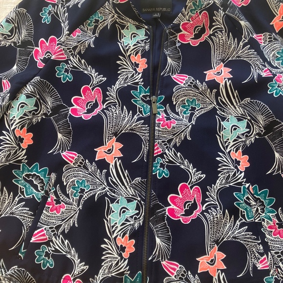 Banana republic zip floral jacket drawstring waist size large black background. - Picture 3 of 8
